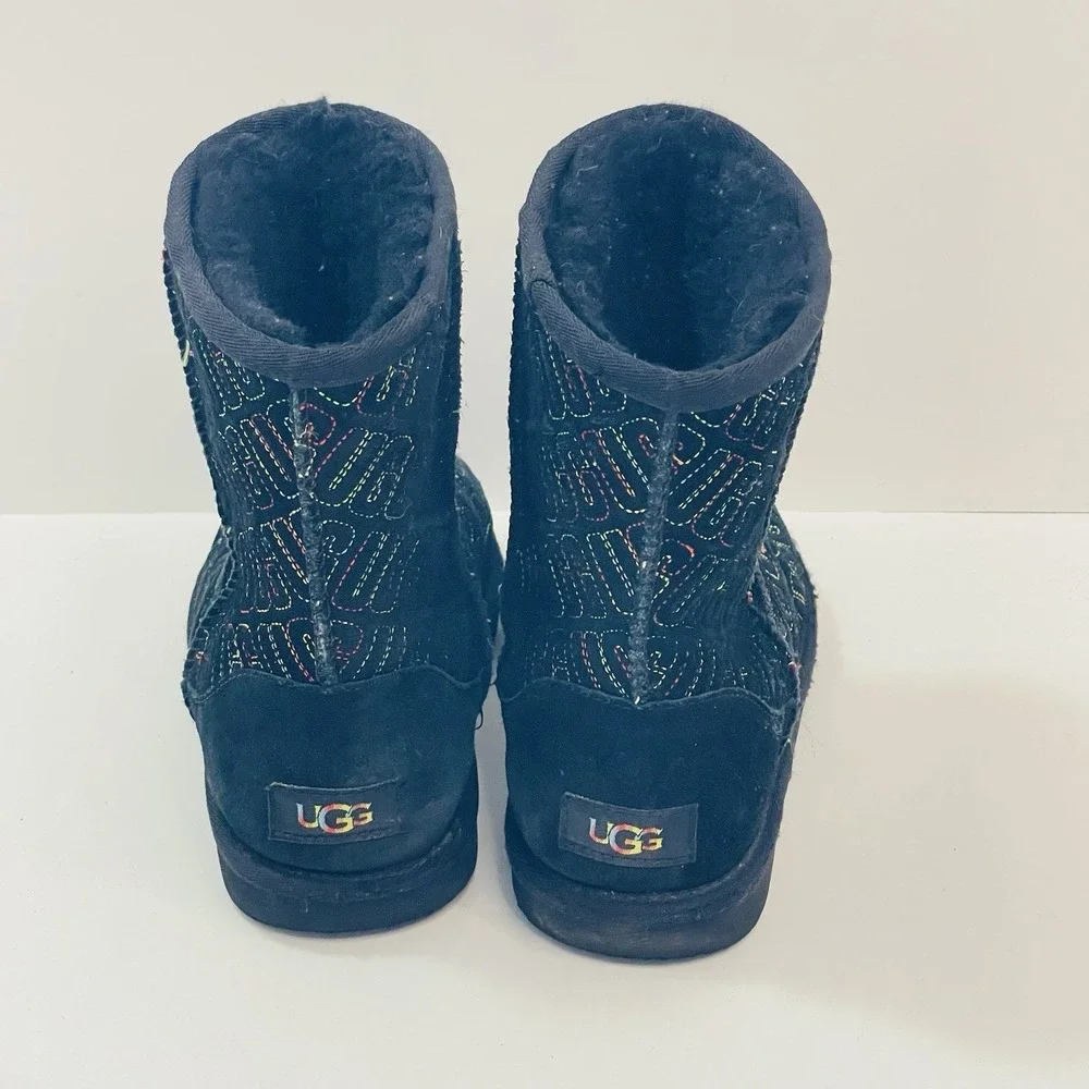 UGG Classic II Graphic‎ Stitch Kids Youth Boots 1112383K Black Sz 5